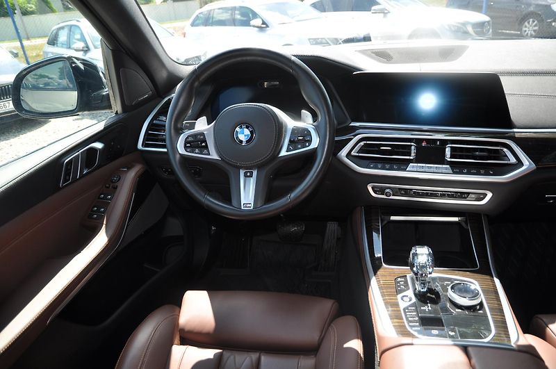 BMW X5 xDrive 40d 250kW - fotka 5 z 36