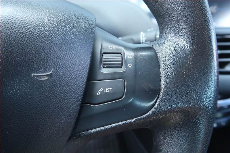 Peugeot 208 (2018) 1.2 PureTech, Serv.kniha - fotka 17 z 18