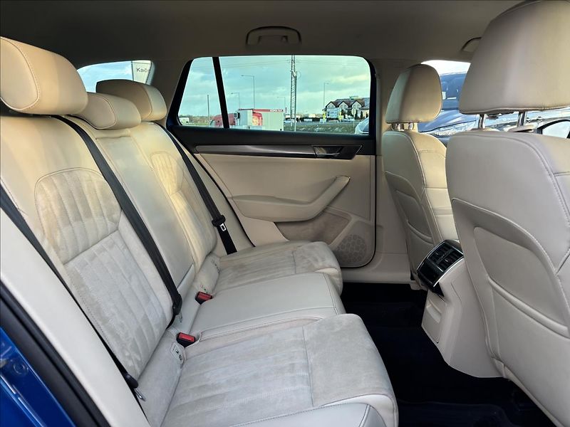 Škoda Superb 2,0 TDI 110kW Style AUT - fotka 15 z 40