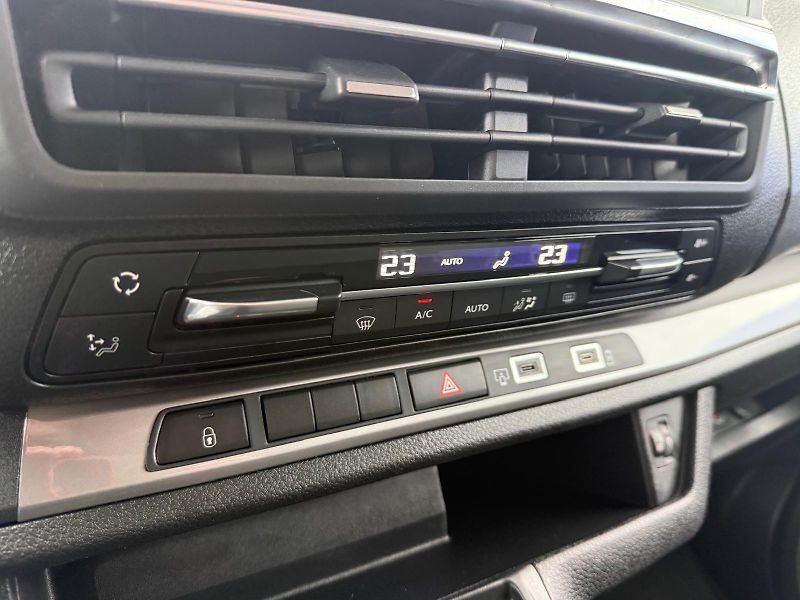 Toyota ProAce Verso BEV 75kWh Business Comfort L2 - fotka 23 z 29