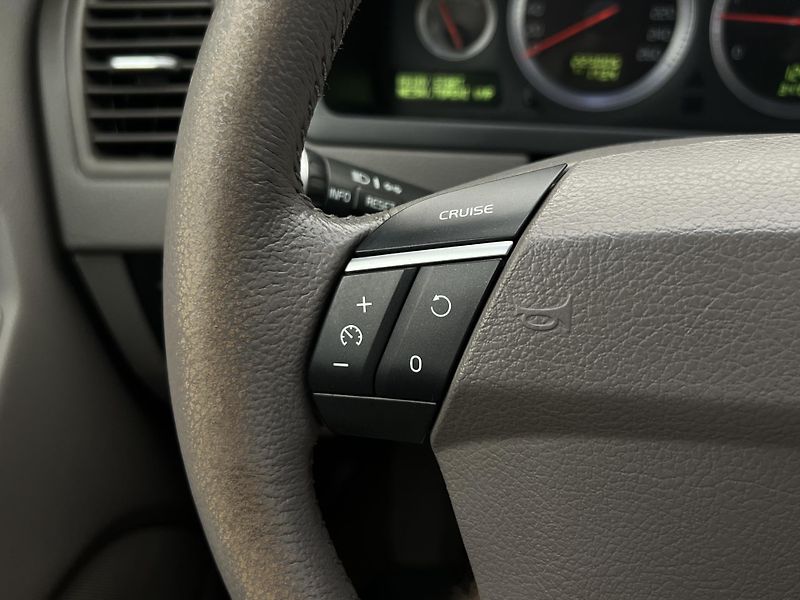 Volvo XC90 D5 AWD SUMMUM - fotka 22 z 30