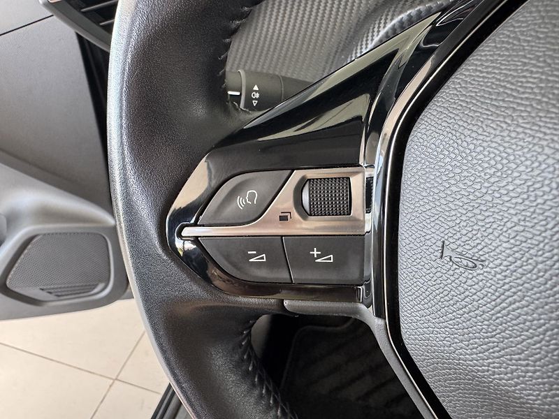 Peugeot 208 1,2PT*LED*REZERVACE! - fotka 25 z 31