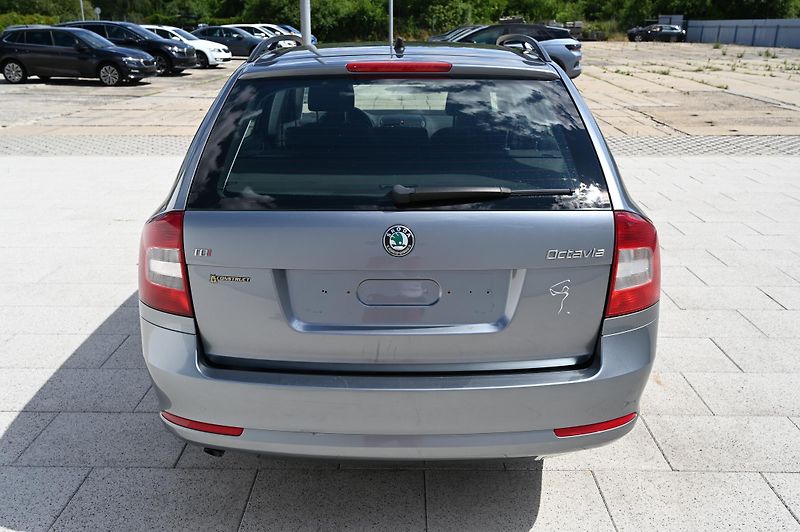 Škoda Octavia 2.0TDI 103KW 9/2012 Rezervace - fotka 6 z 43