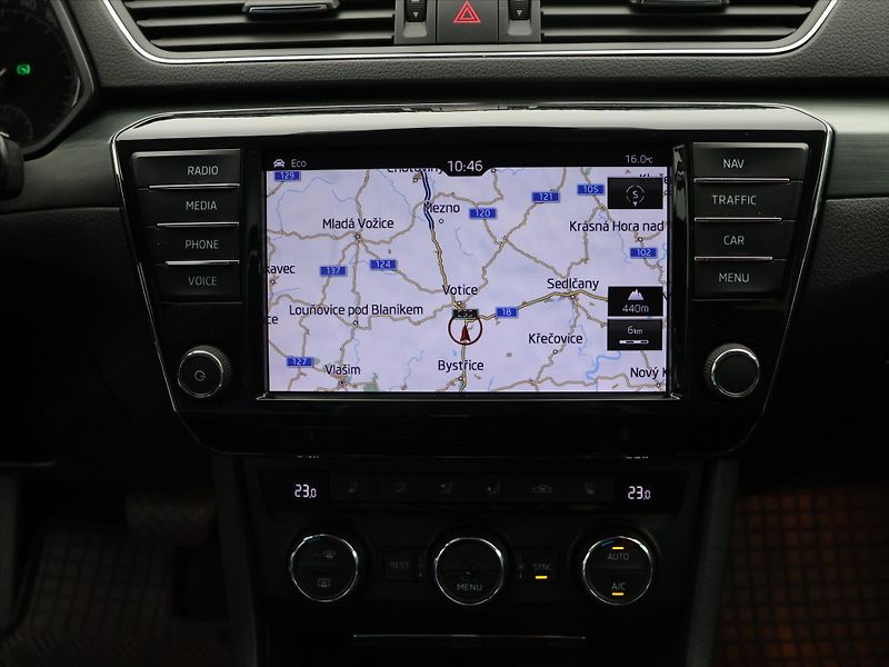 Škoda Superb 2,0 TDI 140kW DSG Style Plus - fotka 25 z 39