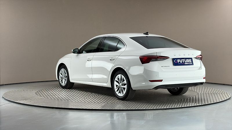 Škoda Octavia 2.0 TDI Style - fotka 2 z 27