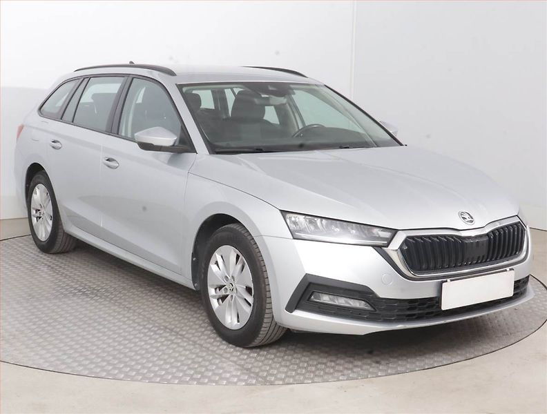 Škoda Octavia (2023) Ambition 2.0 TDI, ČR,1.maj - fotografie inzerátu