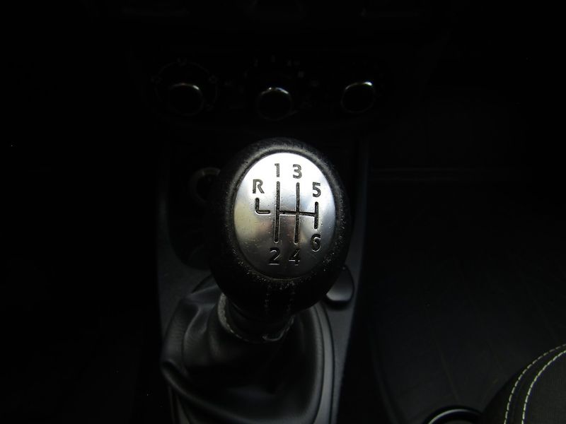 Dacia Duster (2014) 1.6 16V 77kW 4X4 - fotka 34 z 37