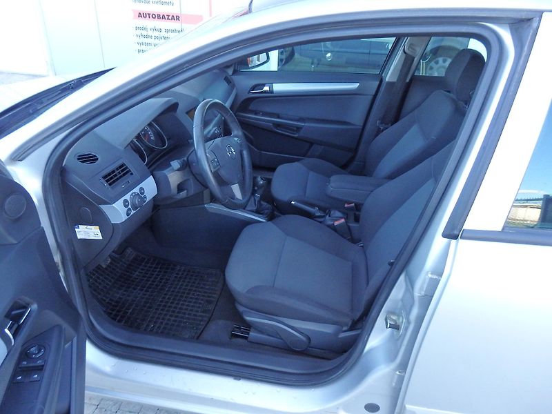 Opel Astra 1.6i 77 kW ZÁLOHOVÁNO - fotka 6 z 13