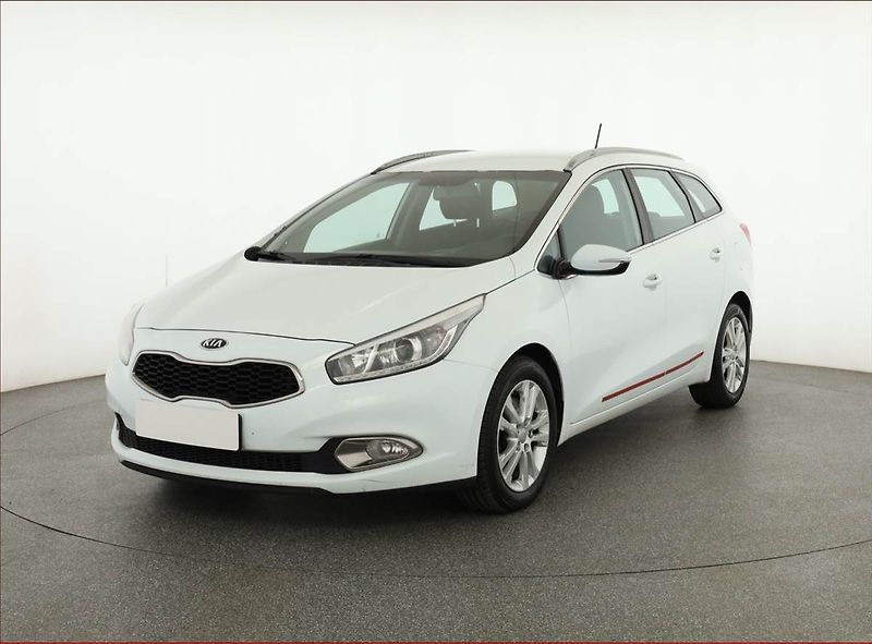 Kia Ceed (2014) 1.6 CRDi, Serv.kniha, nová STK - fotka 2 z 19