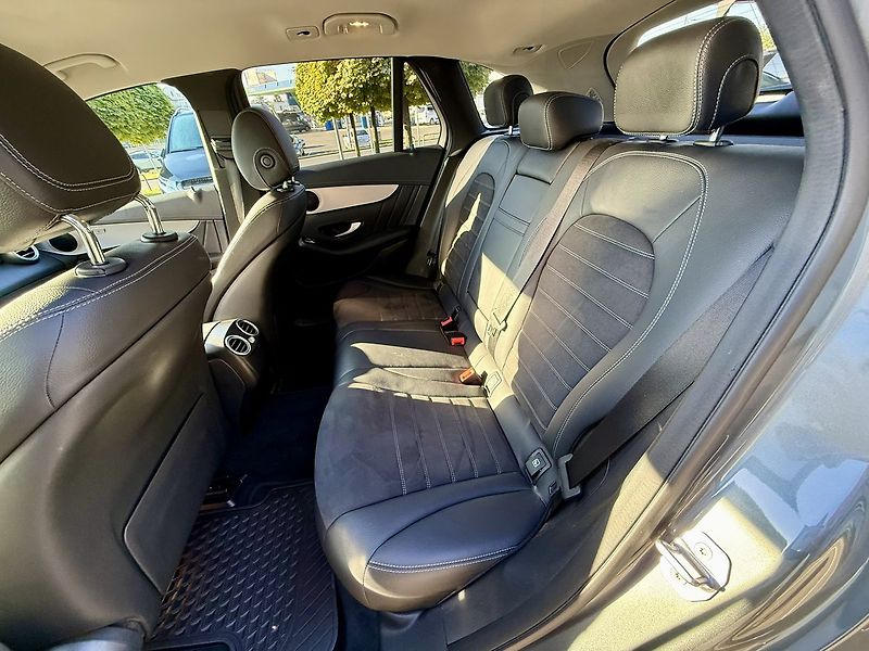 Mercedes-Benz GLC (2021) 220 d 4MATIC SUV - fotka 16 z 46