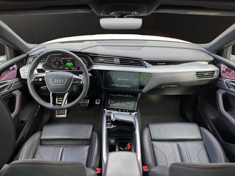 Audi Q8 e-tron (2024) SQ8 370KW PANO Bang & Olufsen - fotka 14 z 27