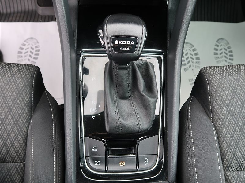 Škoda Karoq 2,0 TDI,110kW,Style,4x4,1majČR - fotka 18 z 33