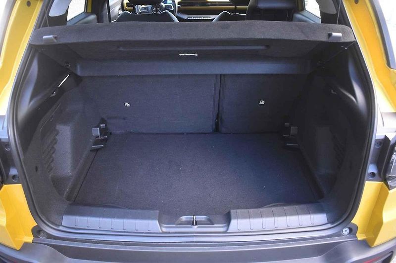 Menší hrboly Jeep Avenger přejíždí s grácií