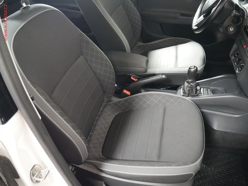 Škoda Fabia (2019) 1.0 TSi, ČR, AC, tempo, park - fotka 12 z 18