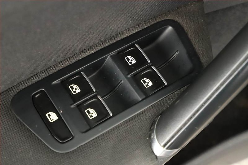 Volkswagen Golf (2016) 2.0 TDI, Xenony, Tempomat - fotka 17 z 18