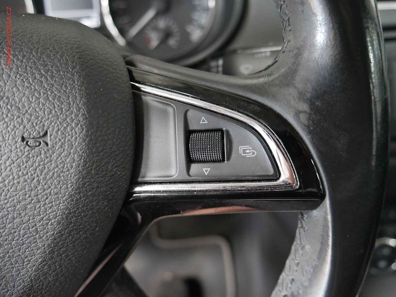 Škoda Octavia (2013) 2.0TDi, ČR, AAC, p.čidla - fotka 15 z 20