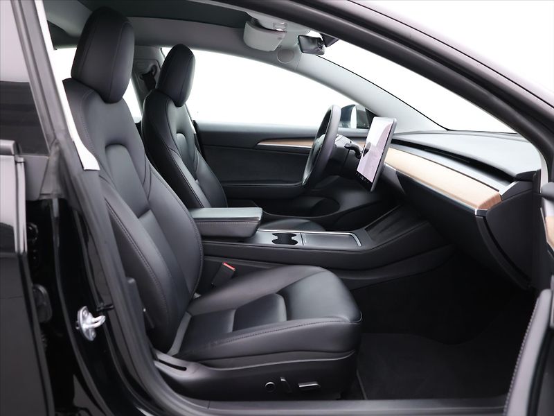 Tesla Model 3 Long Range 75kWh AWD sOH 96,4% - fotka 13 z 32