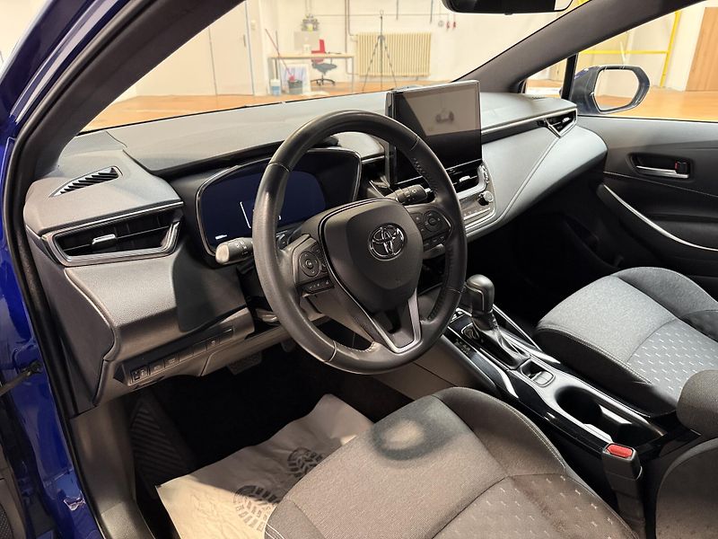 Toyota Corolla 2.0 Hybrid e-CVT Comfort Touri - fotka 5 z 13