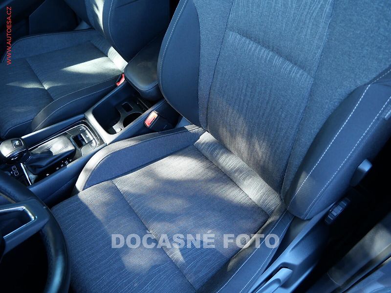 Škoda Karoq (2019) 1.5 TSi, Ambition, DSG, panor - fotka 9 z 21