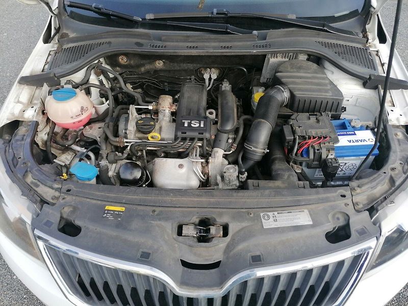 Škoda Rapid (2014) REZERVACE! 1.2 TSi - fotka 15 z 15