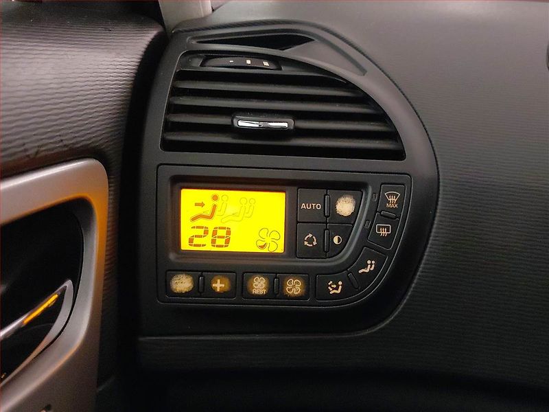 Citroën C4 Picasso (2010) 1.6 HDi, Automat, 7 míst - fotka 13 z 20