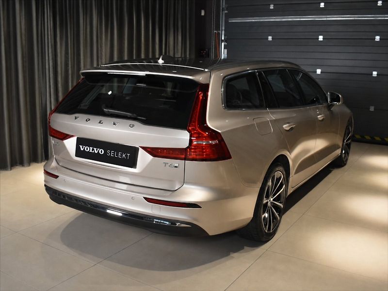 Volvo V60 2,0 T6 AWD Core - fotka 6 z 26