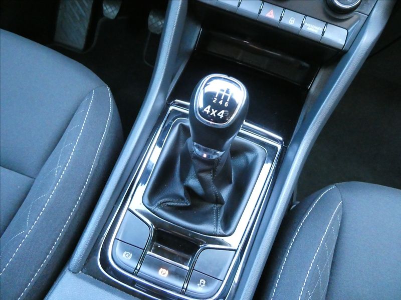 Škoda Karoq 2,0 TDi 110kW 4x4,2xkola,po se - fotka 29 z 42