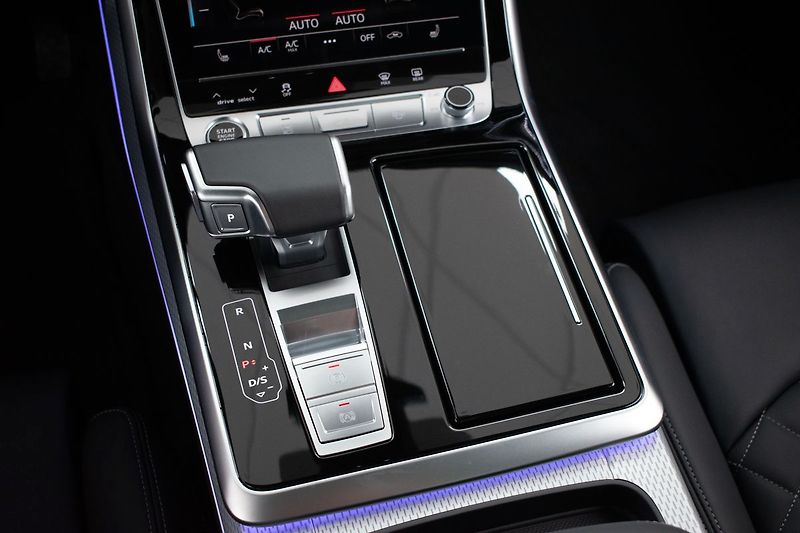 Audi Q7 55 TFSI e *S-LINE*4x4*AIR*DPH* - fotka 25 z 52