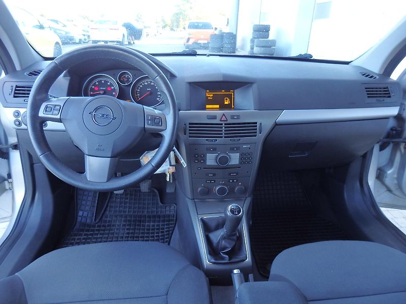 Opel Astra 1.6i 77 kW ZÁLOHOVÁNO - fotka 11 z 13