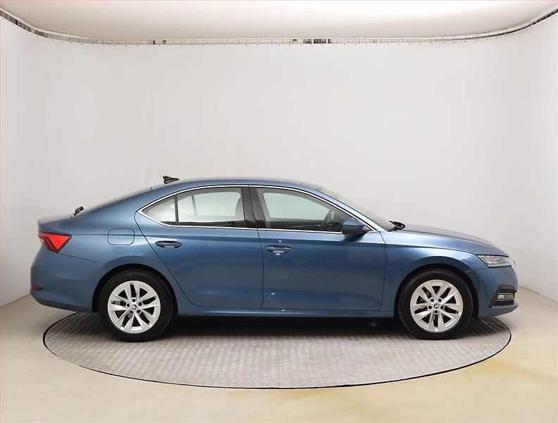 Škoda Octavia (2020) Style 2.0 TDI, ČR,1.maj - fotka 6 z 22