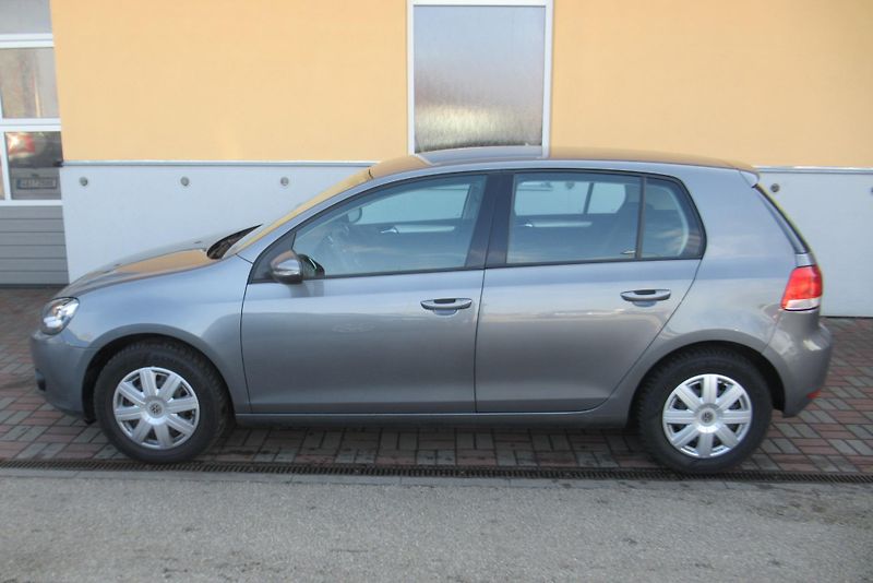 Volkswagen Golf 1.6 TDi KLIMA XENONY - fotka 6 z 19