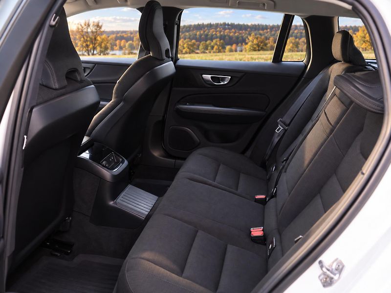 Volvo V60 2,0 B5 AWD Momentum Pro AT DPH - fotka 14 z 22