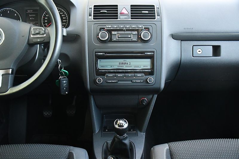 Volkswagen Touran 1.6TDi 77kW TAŽNÉ  - fotka 24 z 45