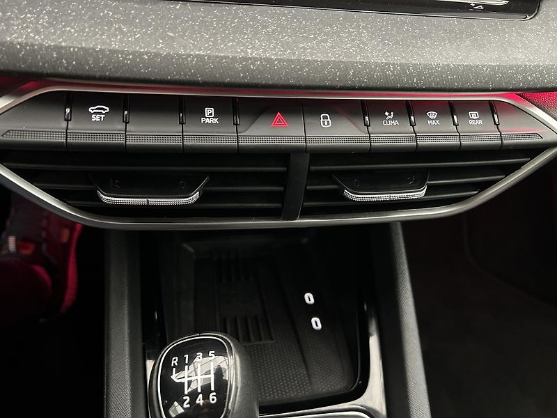 Škoda Octavia 1.5 TSI Top selection - fotka 14 z 23
