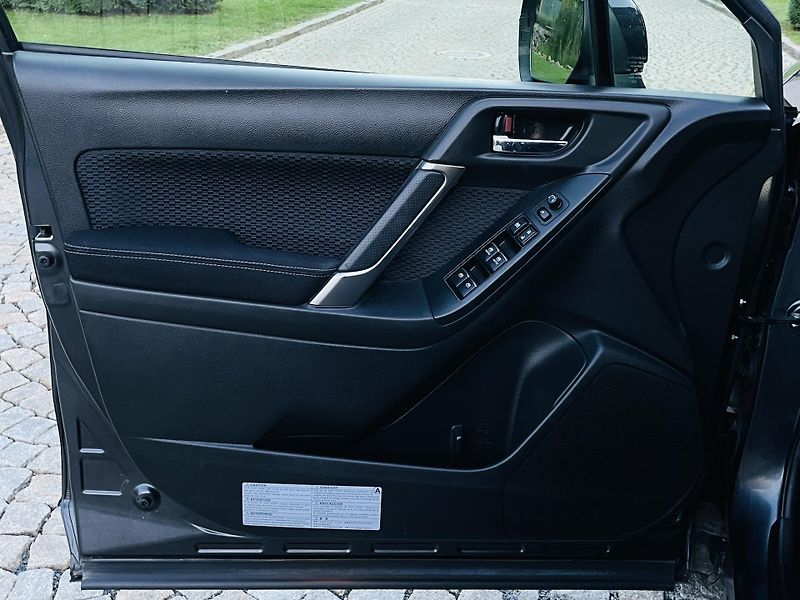 Subaru Forester 2.0i 4x4 AUT KAMERA VÝHŘEV LED - fotka 32 z 42