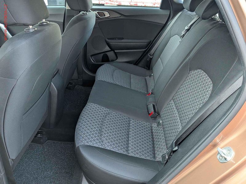 Kia Ceed (2022) 1.5T-GDi, 1.maj,ČR, AC - fotka 10 z 14