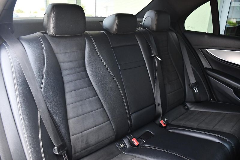 Mercedes-Benz Třídy E 350D AMG K360° HEAD-UP - fotka 17 z 51
