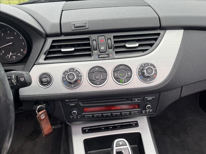 BMW Z4 sDrive 20i Automat,2 sady kol - fotka 17 z 27