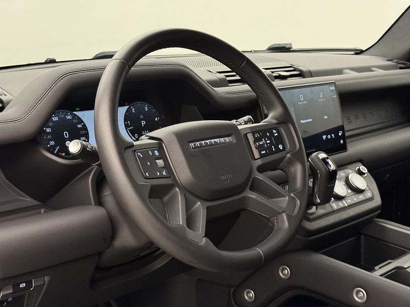 Land Rover Defender 110 D300 X-DYNAMIC SE - fotka 18 z 47