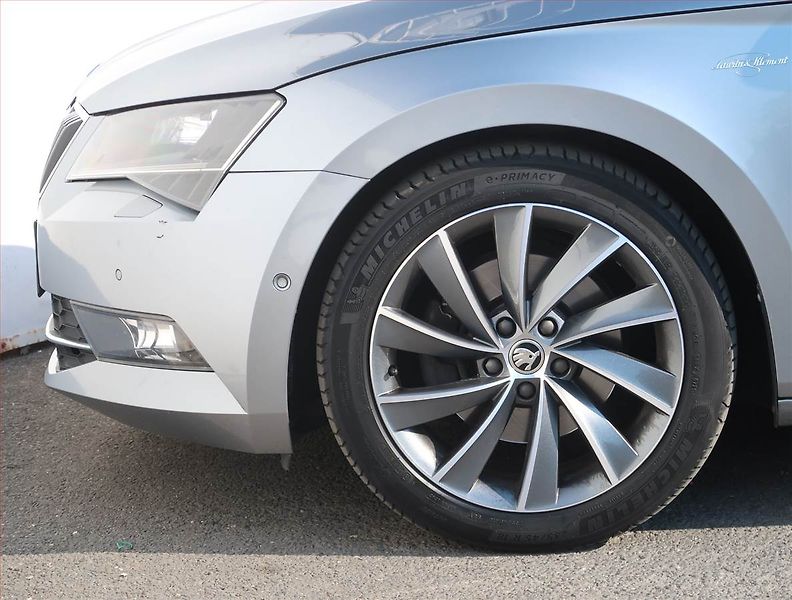 Škoda Superb (2019) Laurin&Klement 2.0 TDI, ČR,DPH - fotka 15 z 26