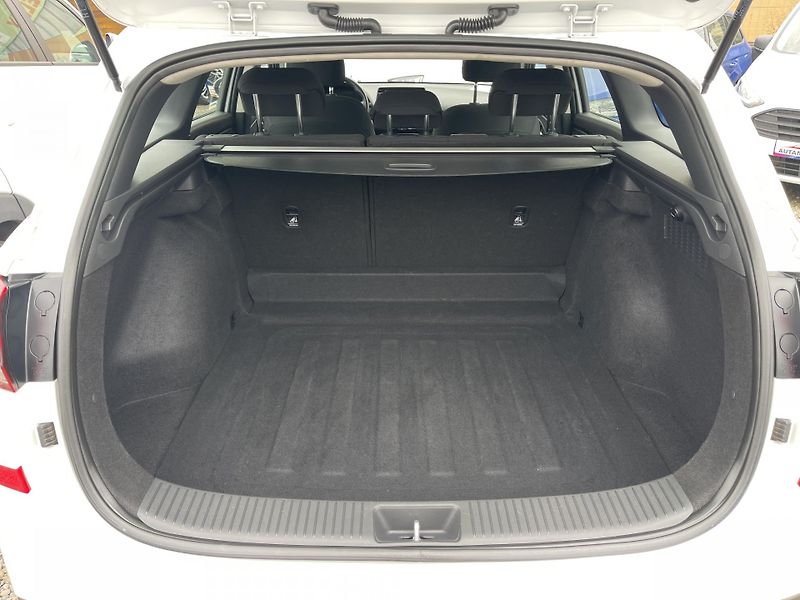 Hyundai i30 1.6d 4/2022 NEHAV-NAVI-DPH-ČR! - fotka 16 z 43