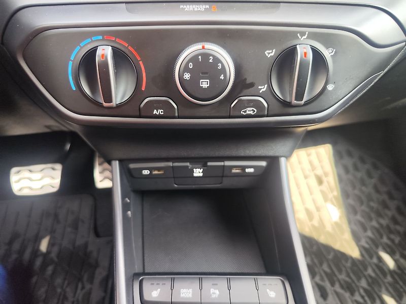 Hyundai Bayon 1.0 T-GDI/74kW DCT Smart Clima - fotka 17 z 26