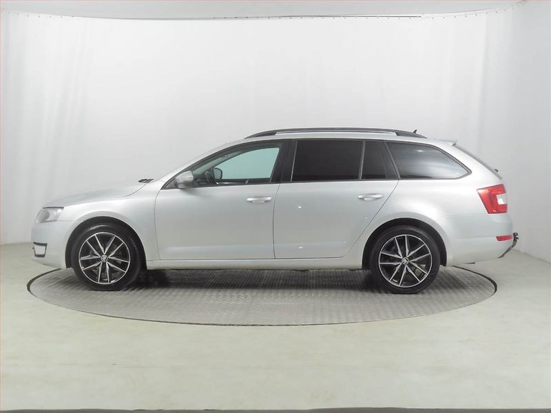 Škoda Octavia (2014) Ambition 2.0 TDI, Navi - fotka 3 z 17