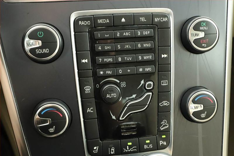 Volvo XC60 (2012) D4, Automat, Tempomat - fotka 10 z 17