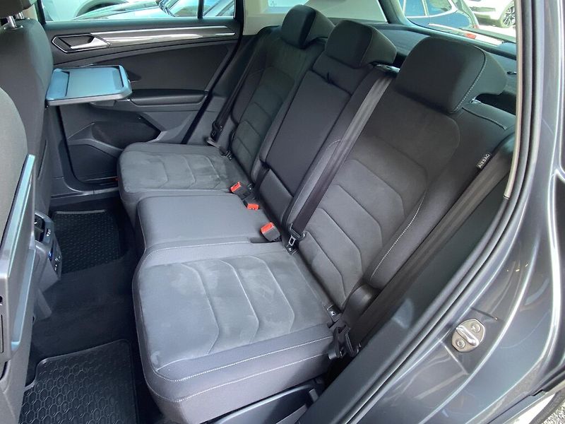 Volkswagen Tiguan 2,0 BiTDI 4Mot Highline DSG - fotka 23 z 27