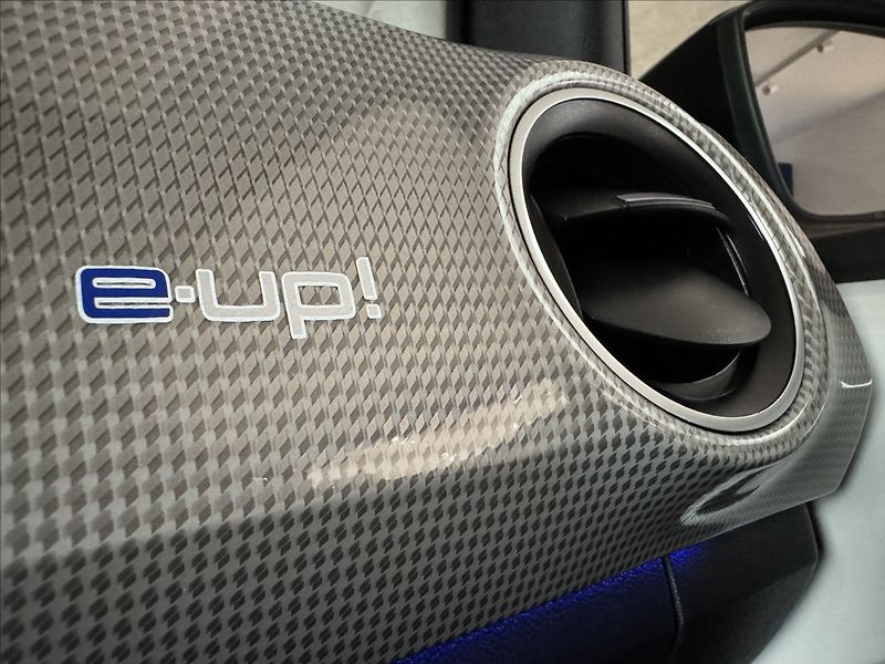 Volkswagen e-up! 61kW Style LED Kamera APP - fotka 43 z 45