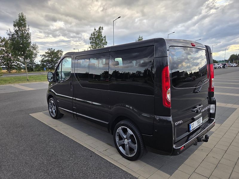 Opel Vivaro (2011) 2.5 CDTI Tour Cosmo - fotka 4 z 35