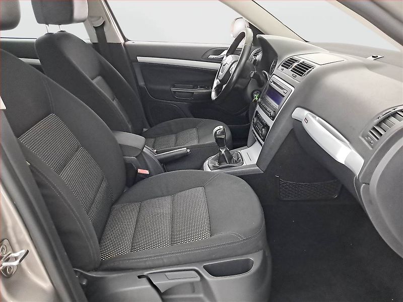Škoda Octavia (2009) 1.9 TDI 4x4, 4X4 - fotka 9 z 15