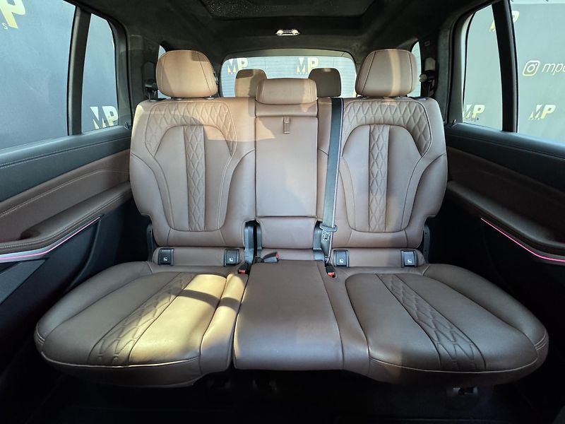 BMW X7 (2022) 40d 250kw M-Packet - fotka 23 z 60