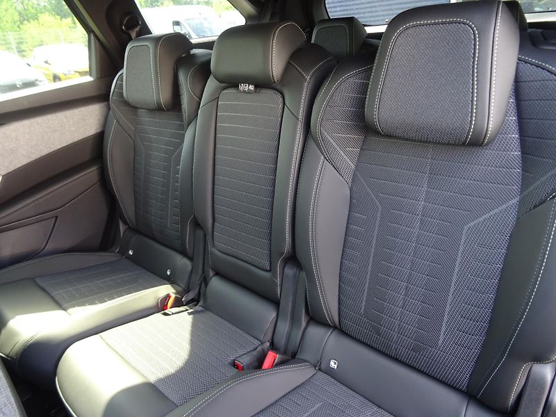 Peugeot 5008 (2026) GT Hybrid 145k e-DCS6 - fotka 42 z 49